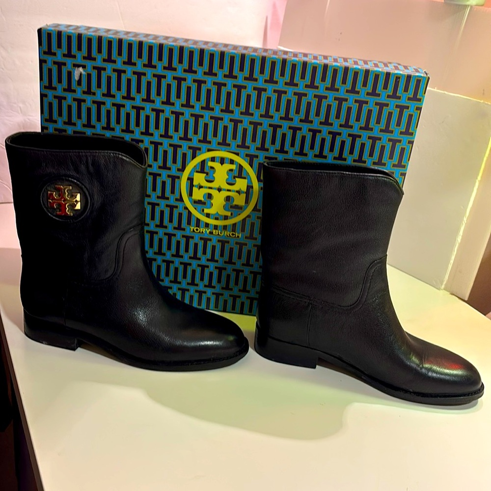 NIB TORY BURCH MID CALF LEATHER BOOT